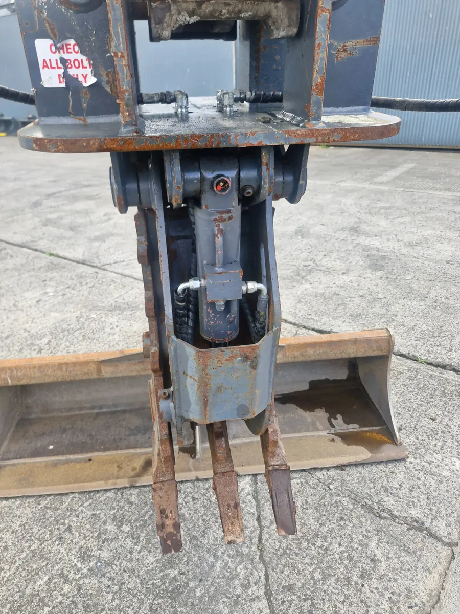 13T Hydraulic Rock timber grab - Almost new - Image 4
