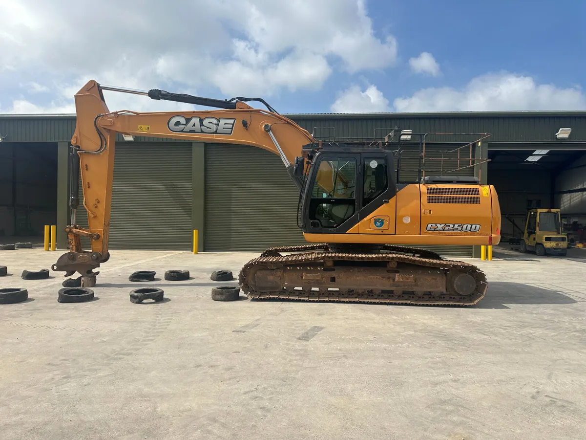 CASE 250 Excavator - Image 2