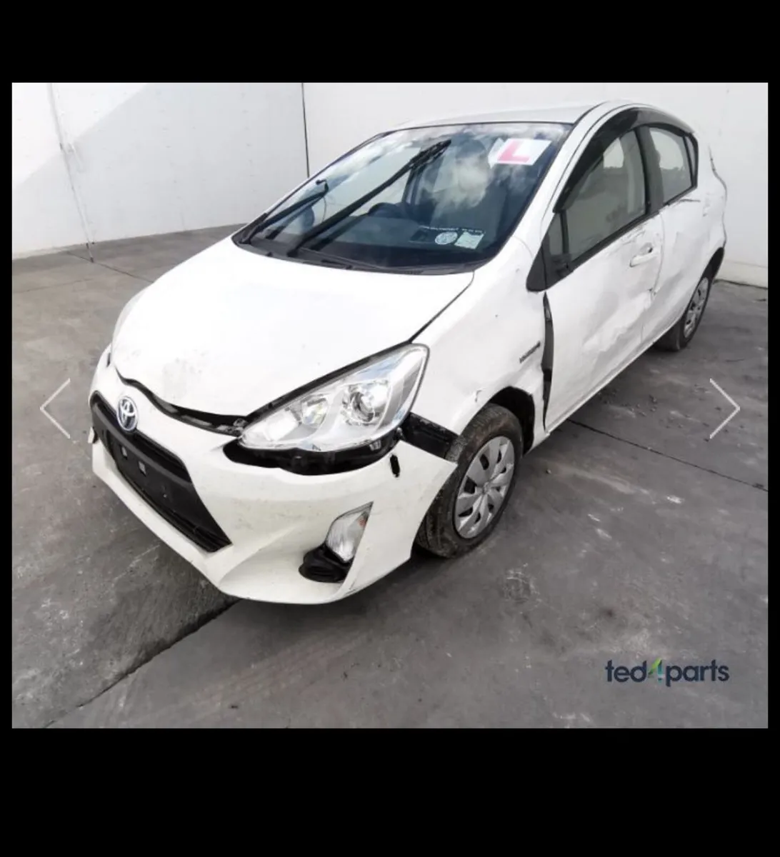 2017 Toyota Aqua FOR BREAKING - Image 2