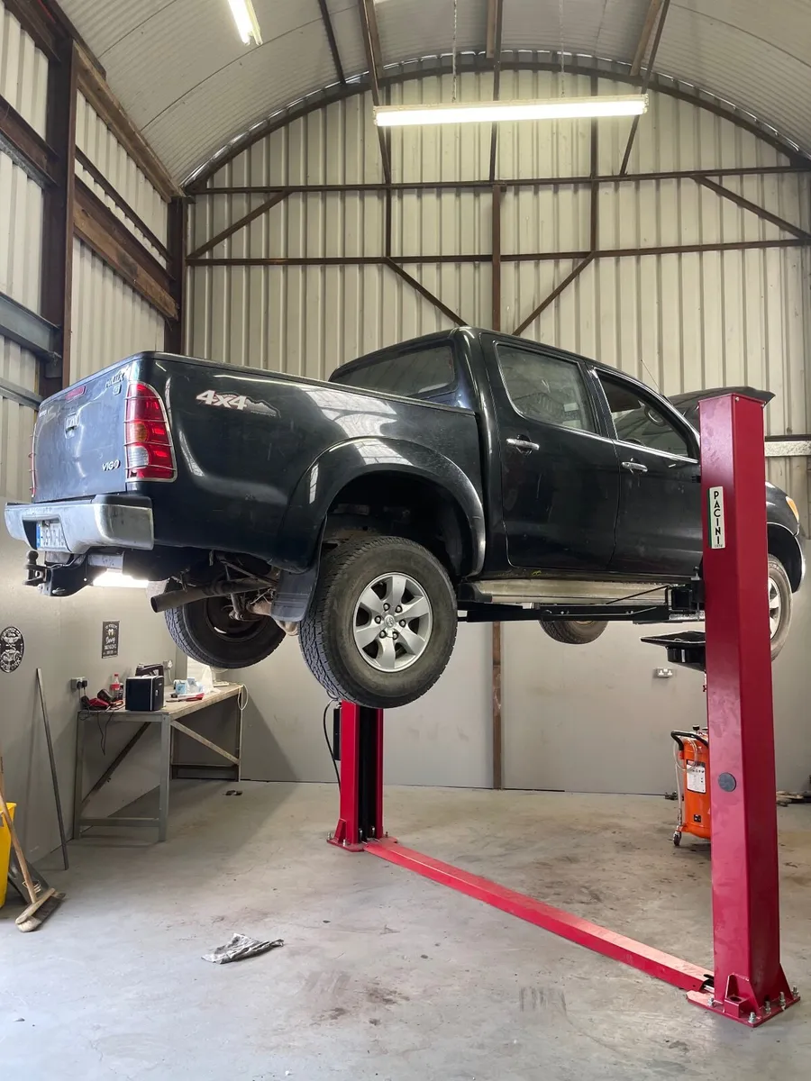 4 tonne Pacini car lift full warranty can install - Image 1