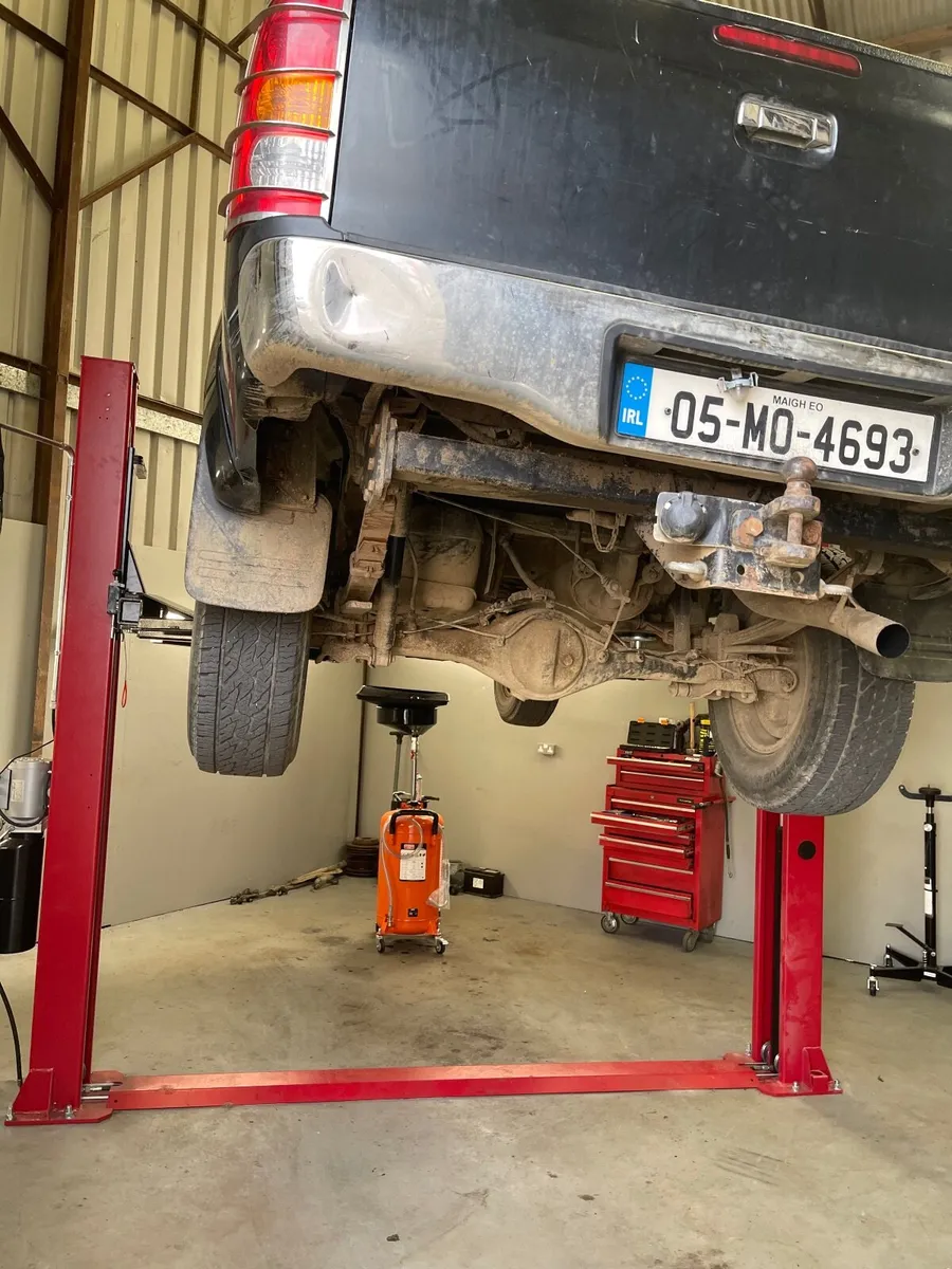 4 tonne Pacini car lift full warranty can install - Image 3