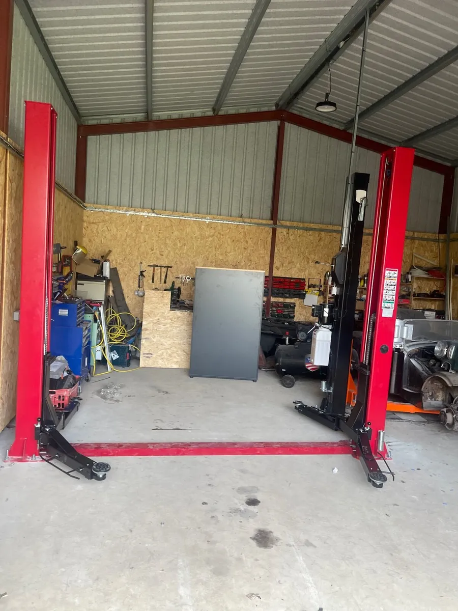Garage lift 4 tonne can lift brand new can fit - Image 4
