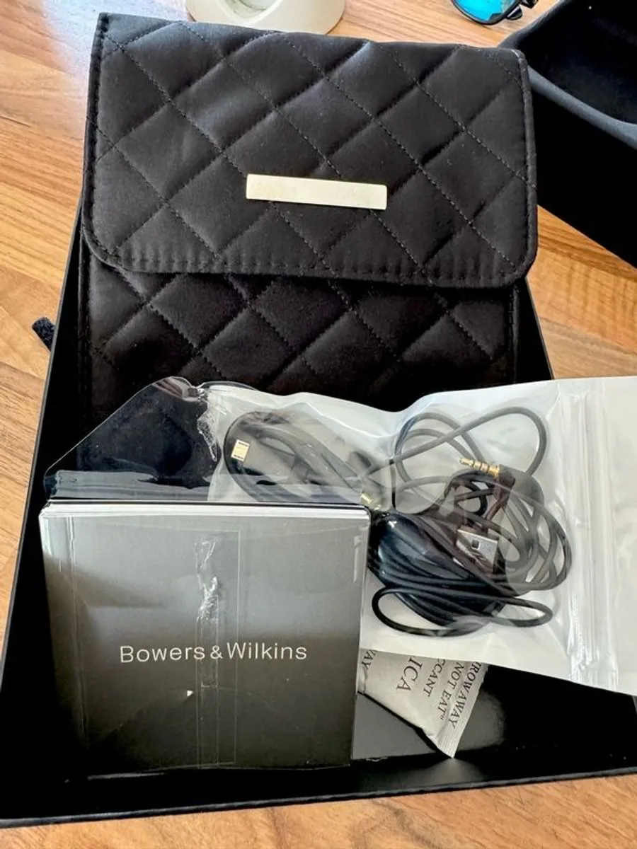 Bowers & Wilkins P5 Bluetooth Headphones - Image 2