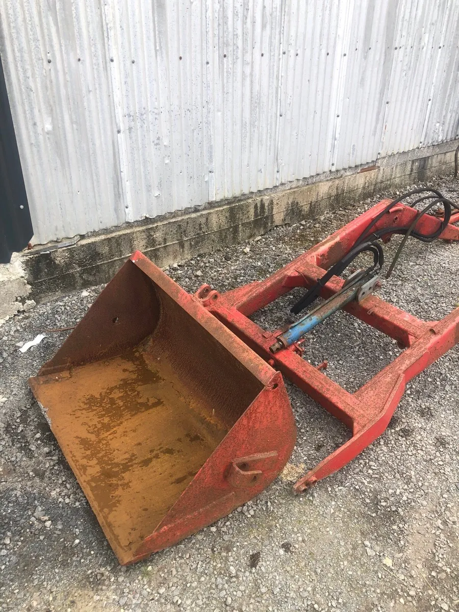 Massey Ferguson Front Loader - Image 1