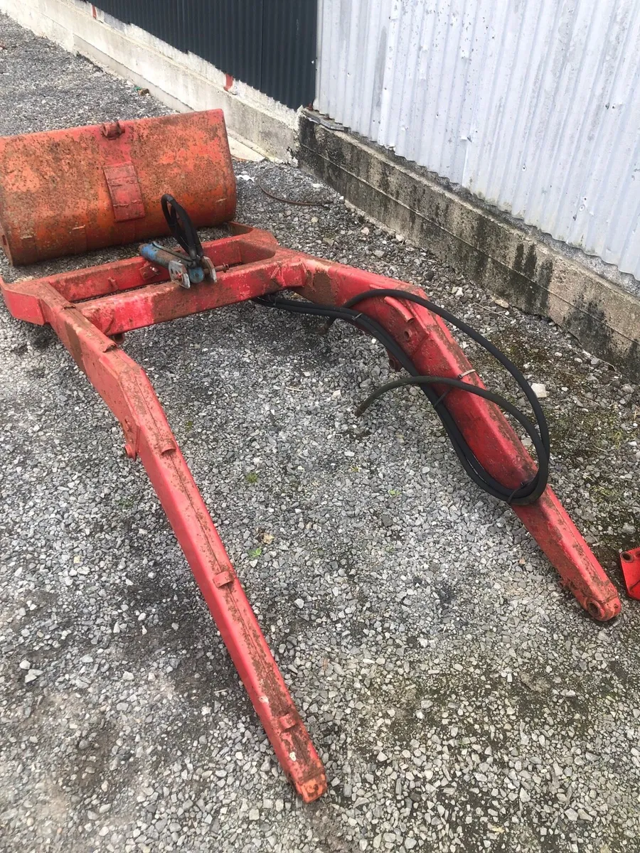 Massey Ferguson Front Loader - Image 3