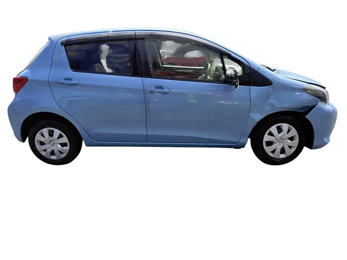 2015 TOYOTA VITZ For Breaking/Dismantling - Image 2