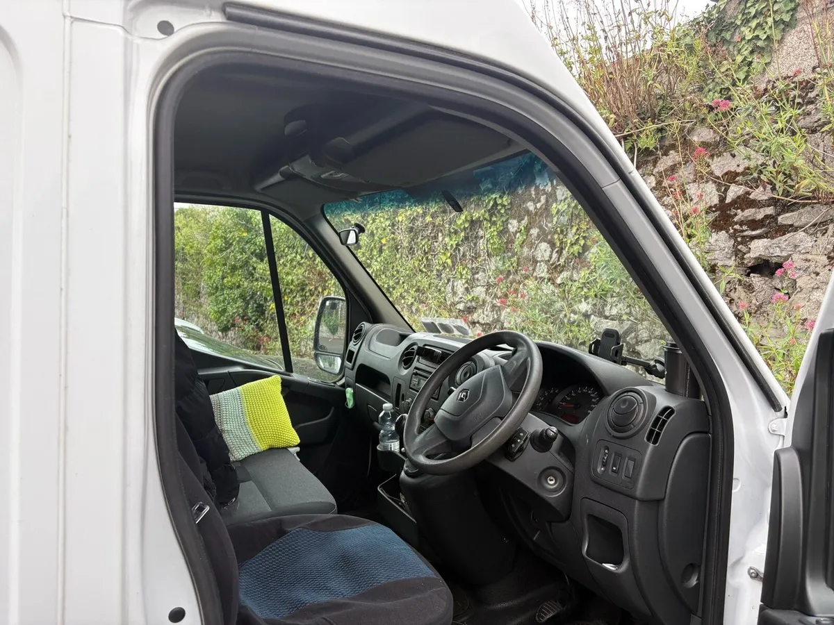 Renault master 2019 low milage - Image 4