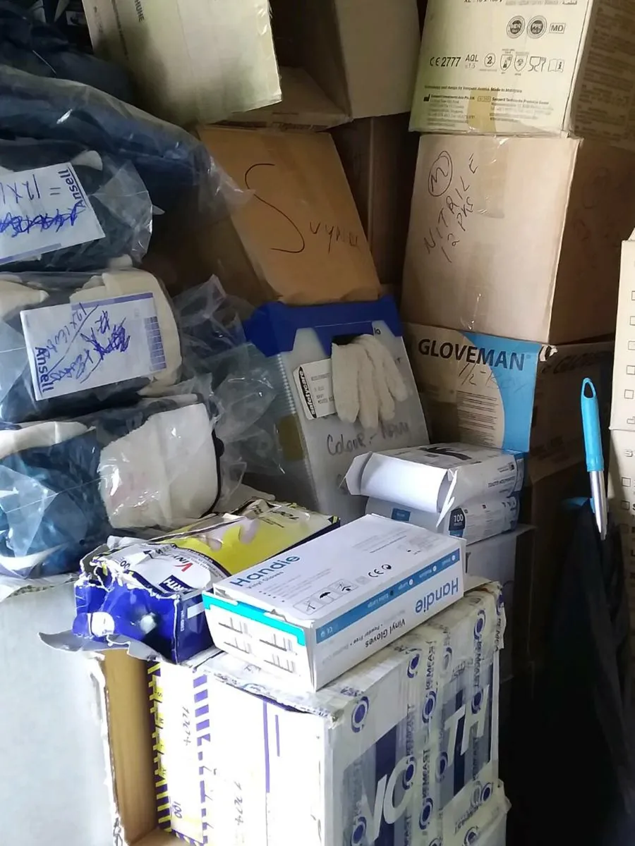 Nitrile  LARGE GLOVES - Image 1