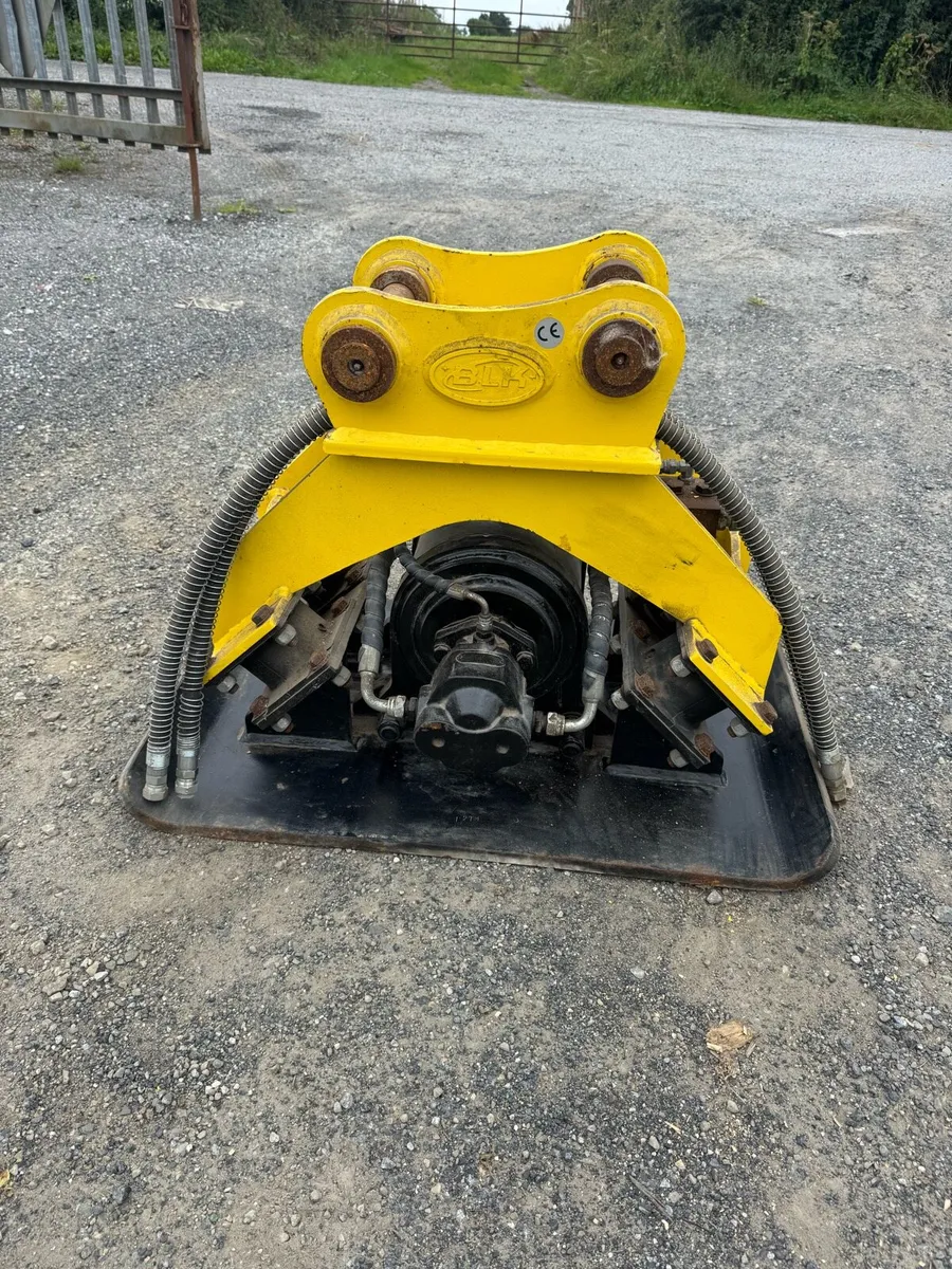 Excavator whacker - Image 1