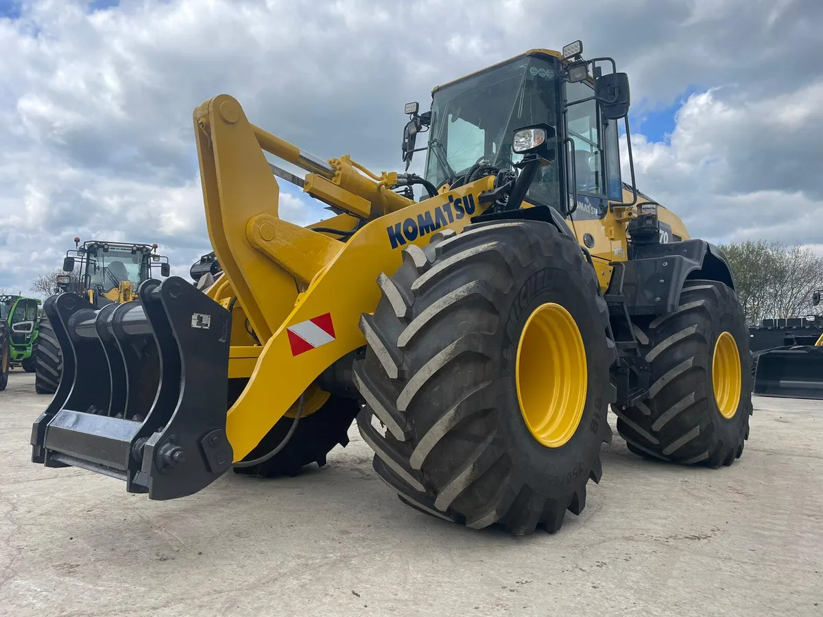 Komatsu WA270-8 - Image 1