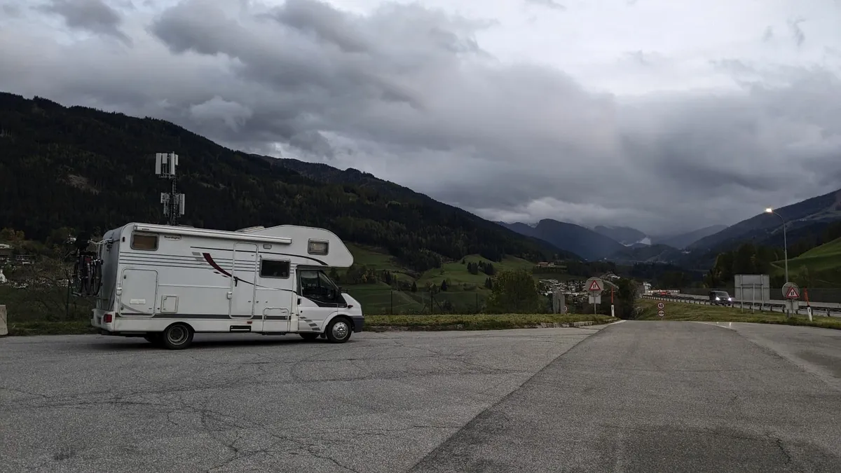 Sunlight Motorhome - Bunkbed LHD - Image 2