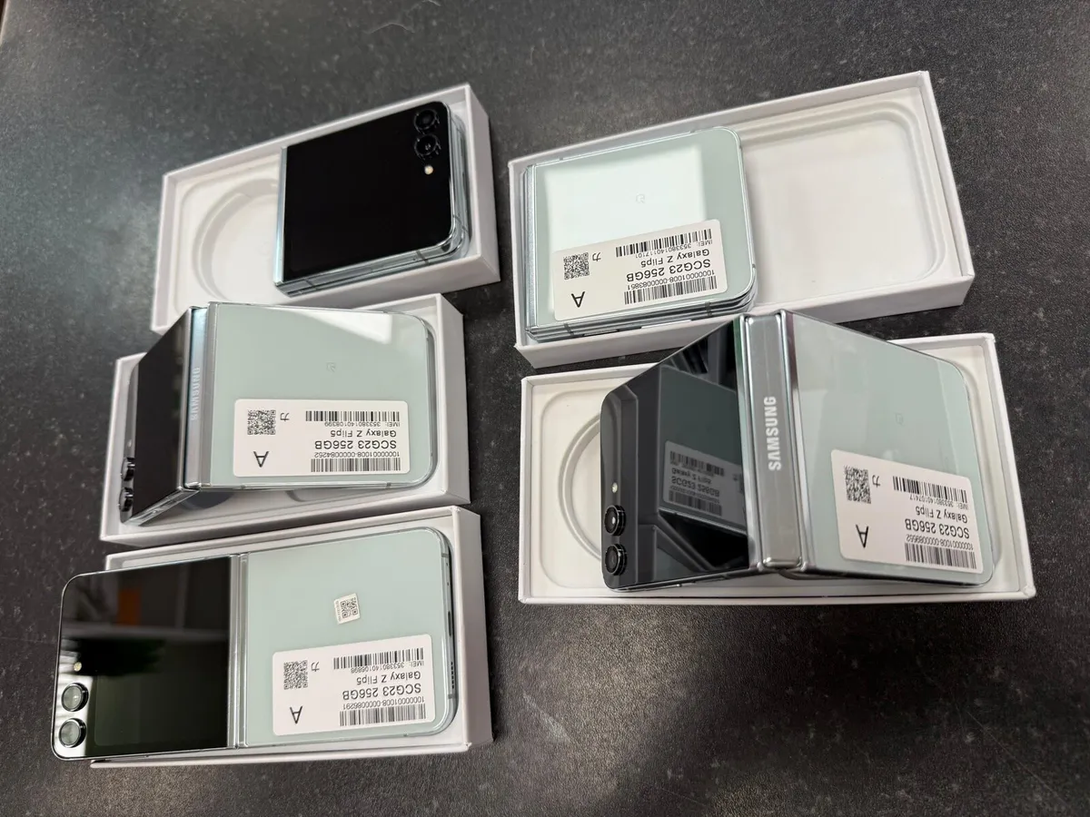 Samsung Flip 5 256gb Phone A Plus Grade - Image 1