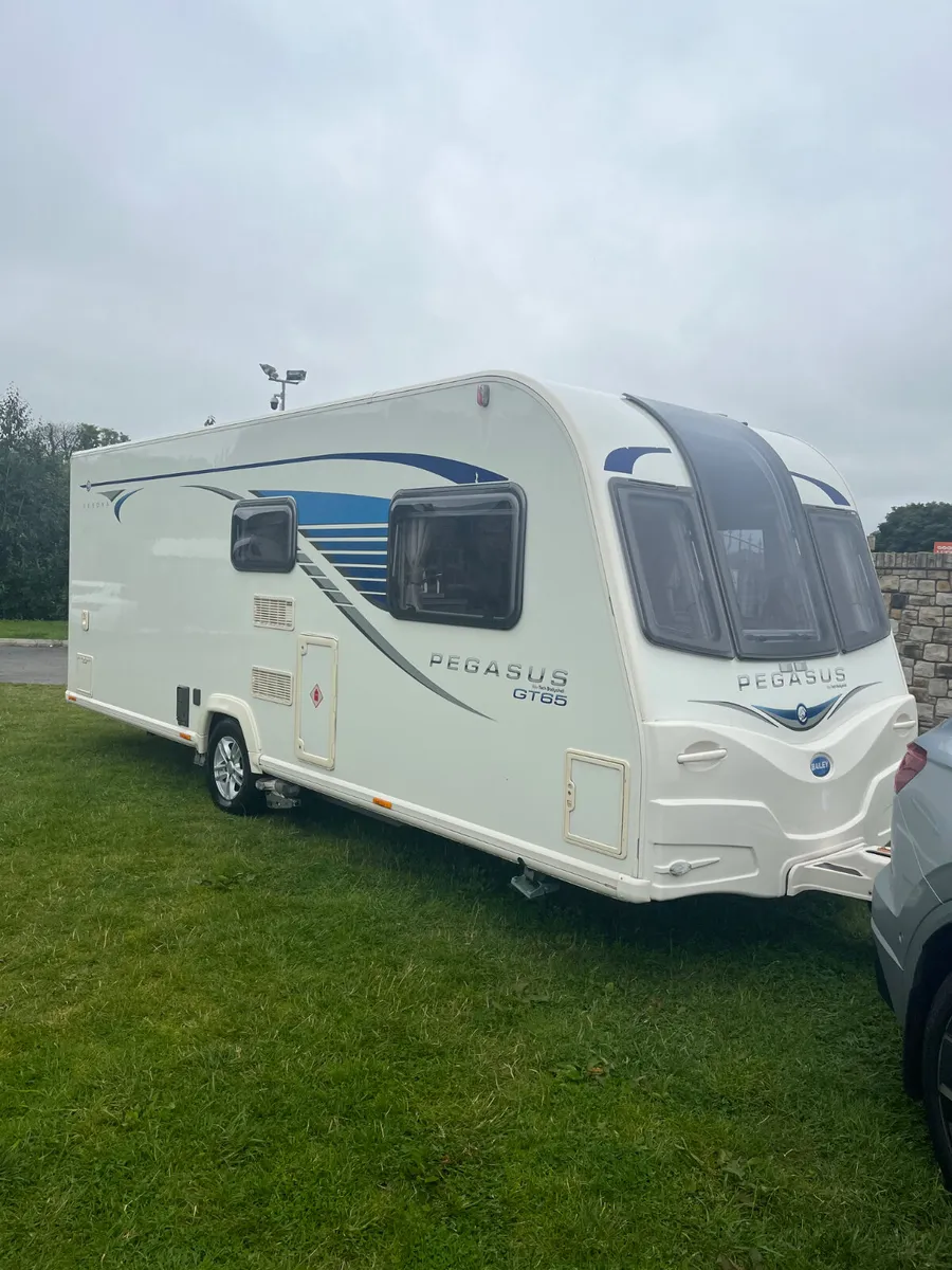 ✨STUNNING BAILEY PEGASUS 4 BERTH FIXED BED✨ - Image 2