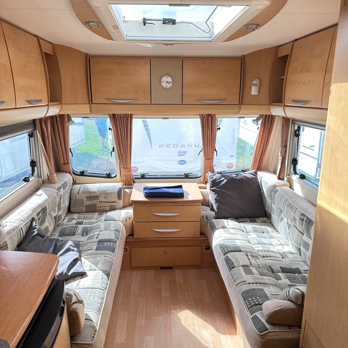 ✨STUNNING BAILEY SENATOR TRIPPLE BUNKBED 6 BERTH✨ - Image 2