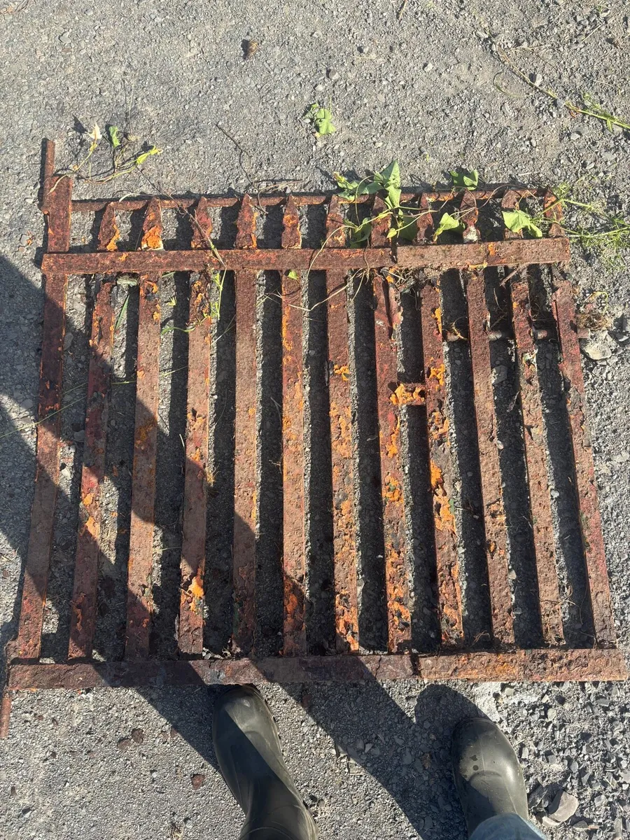 Old Blacksmith/flat bar gates for sale - Image 4