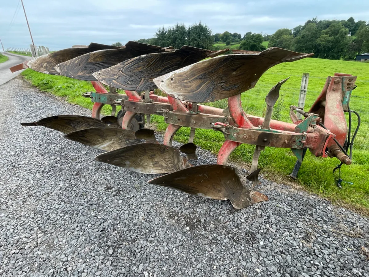 Kverneland 4 score reversible plough - Image 2