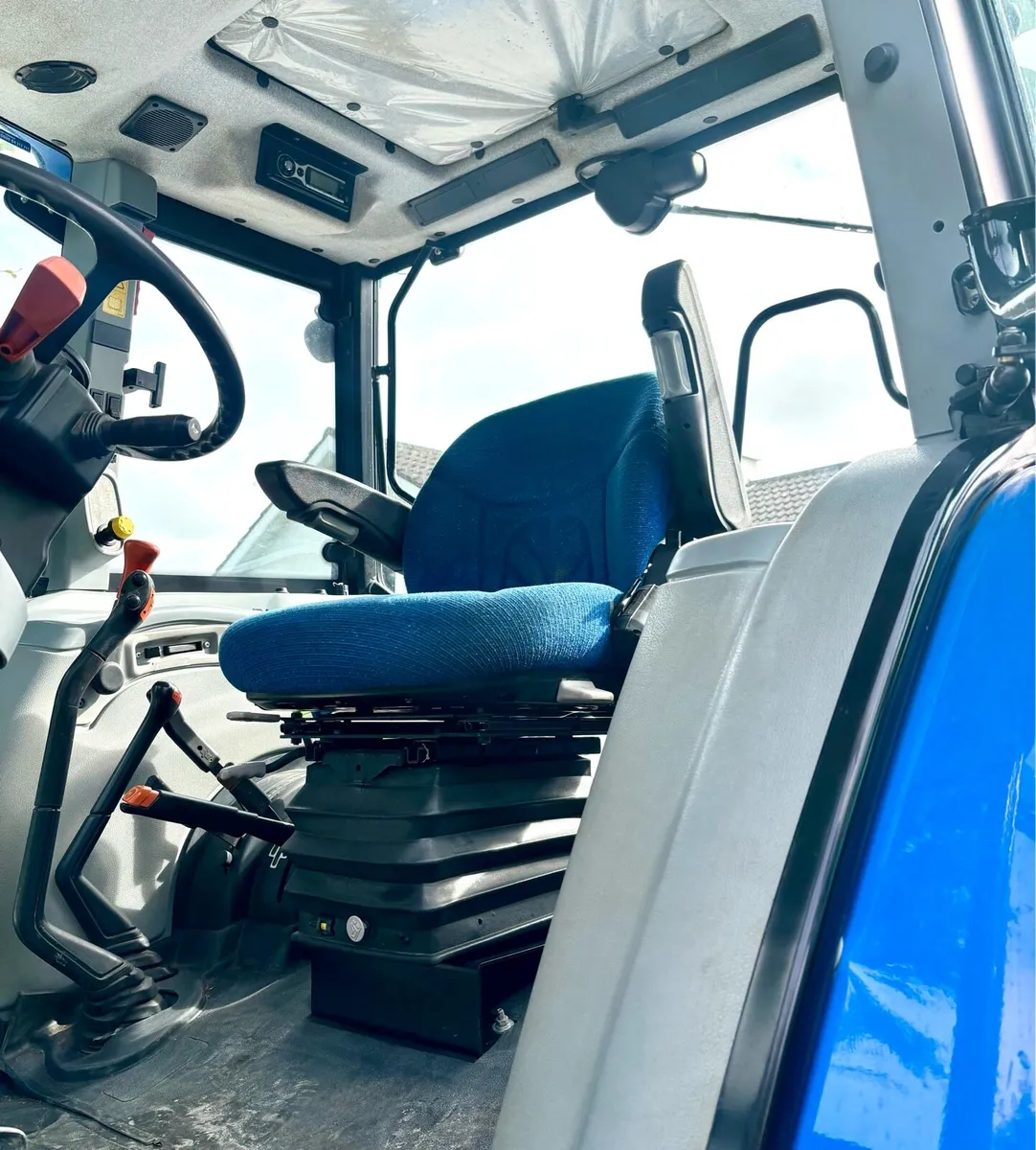NEW HOLLAND T5070 *** Low Hours*** - Image 4