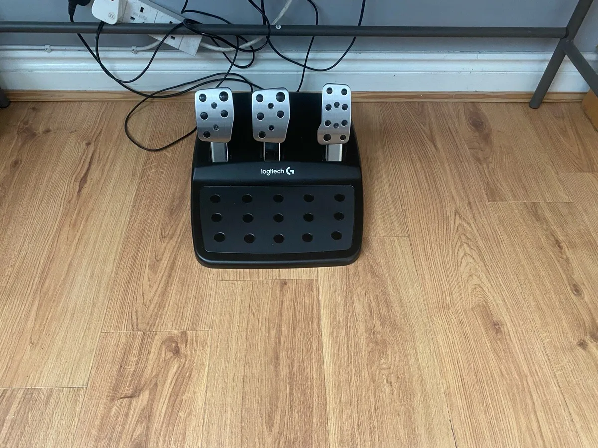 PlayStation 3 with steering wheel - Image 3