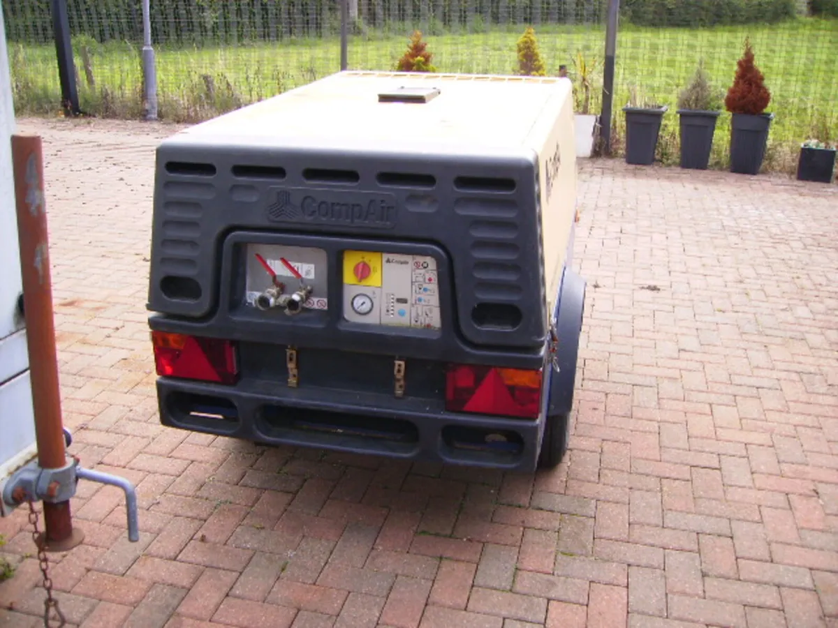 road compressorcompair C30 DLT0206 105 HOURS - Image 2