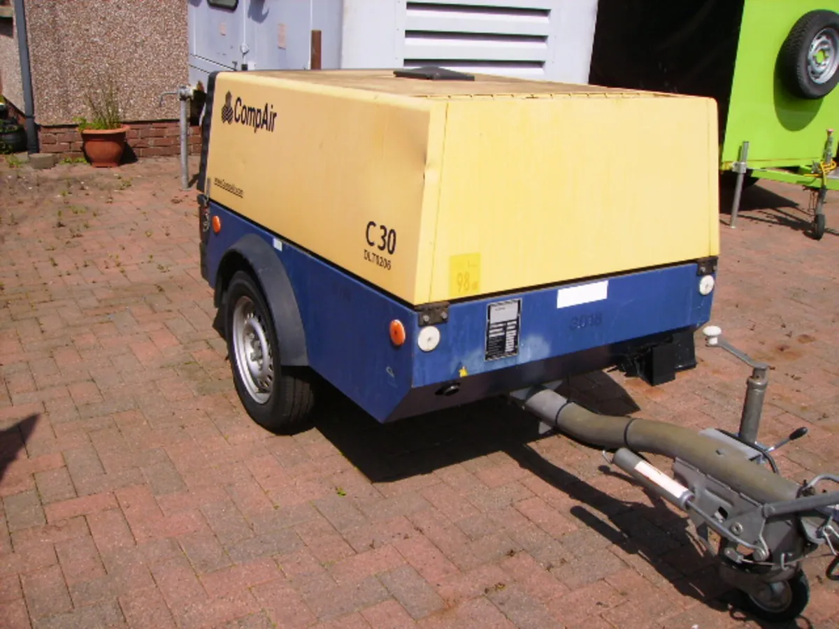 road compressorcompair C30 DLT0206 105 HOURS - Image 1
