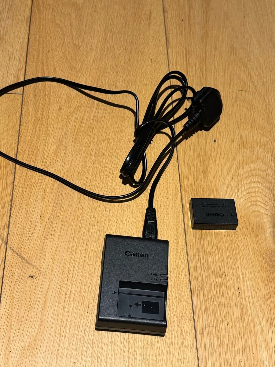 Canon camera bundle - Image 4