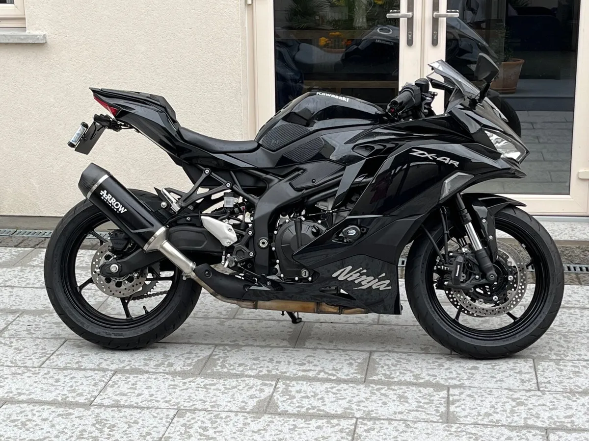 Kawasaki Ninja ZX4R (Inline 4) 2025 - Image 2