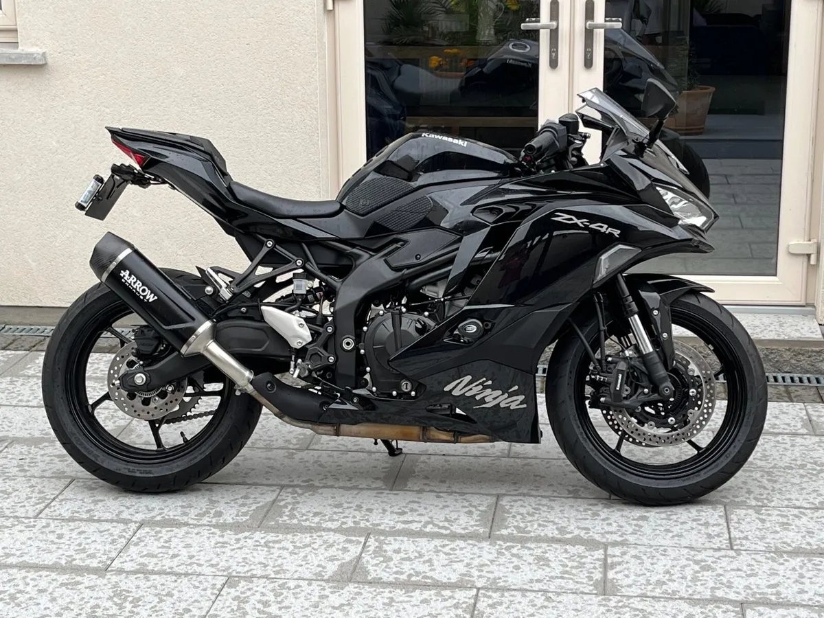 Kawasaki Ninja ZX4R (Inline 4) 2025 - Image 3