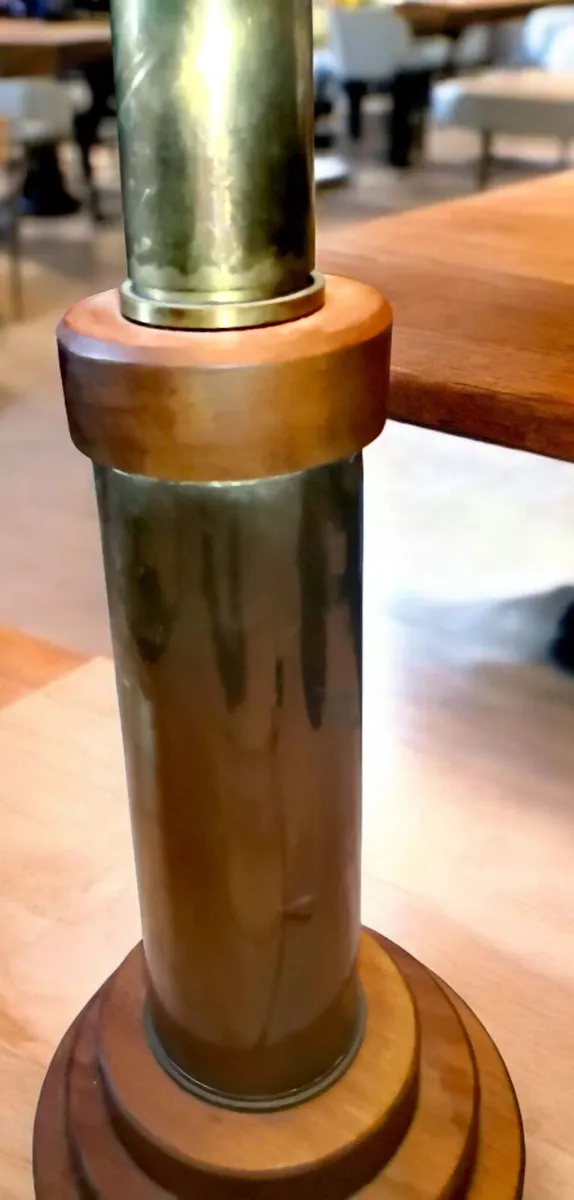 Exceptional brass and wood floor lamp canon shell - Image 2