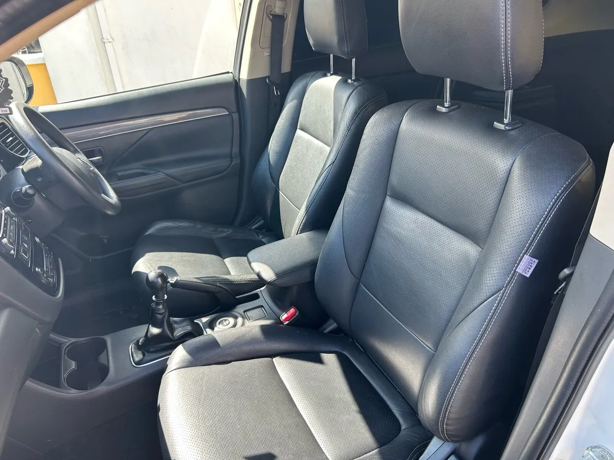 2015 MITSUBISHI OUTLANDER 2.2D - Image 4