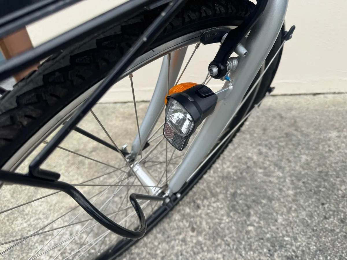 Bianchi Deluxe Lady’s Hybrid Bike - Image 3