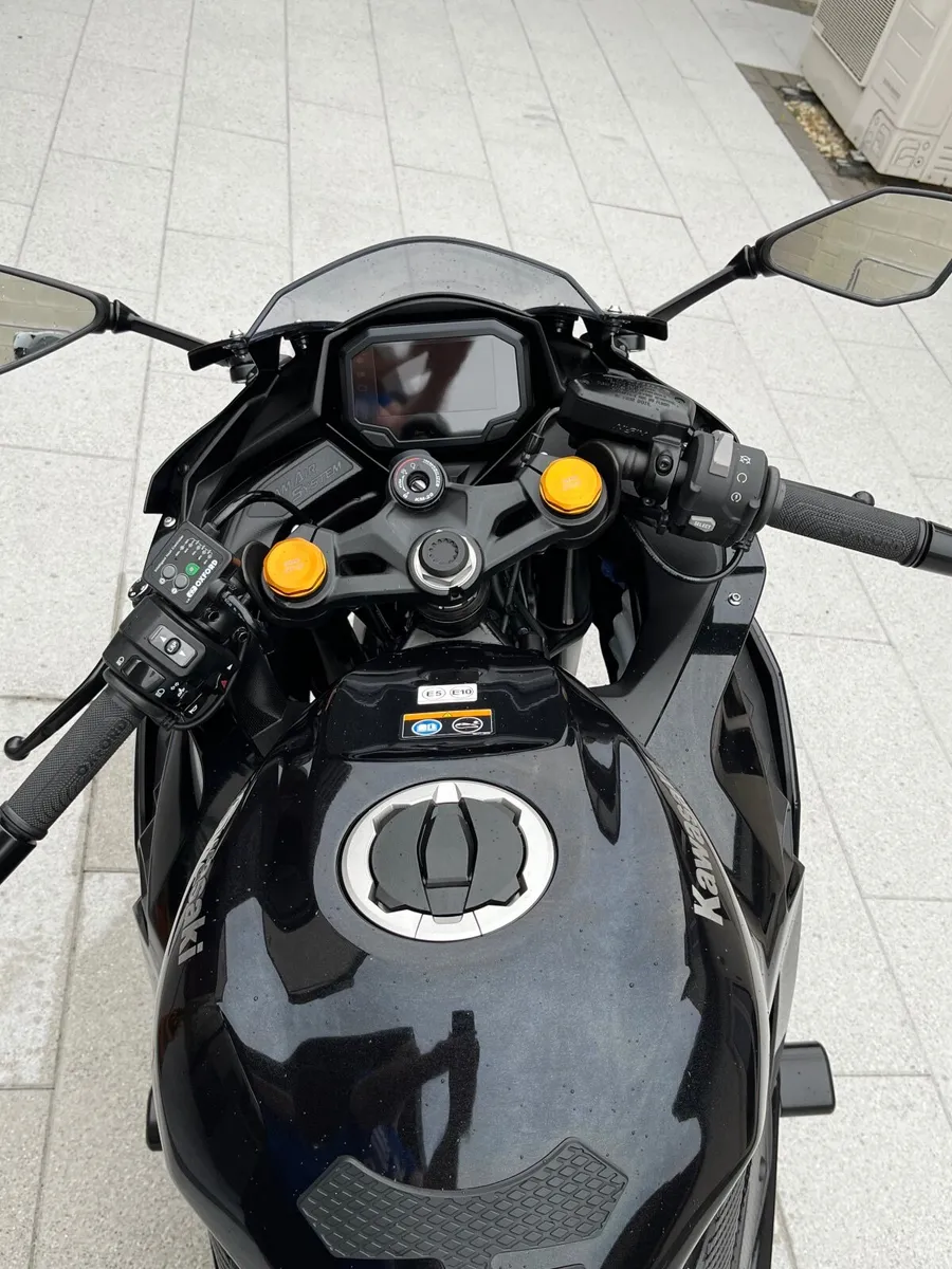 Kawasaki Ninja ZX4R (Inline 4) 2025 - Image 4