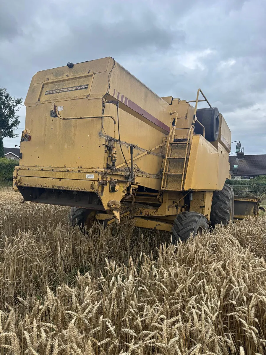 New Holland TX32 Combine Harvester - Image 4