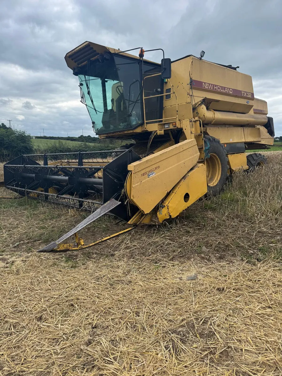New Holland TX32 Combine Harvester - Image 1