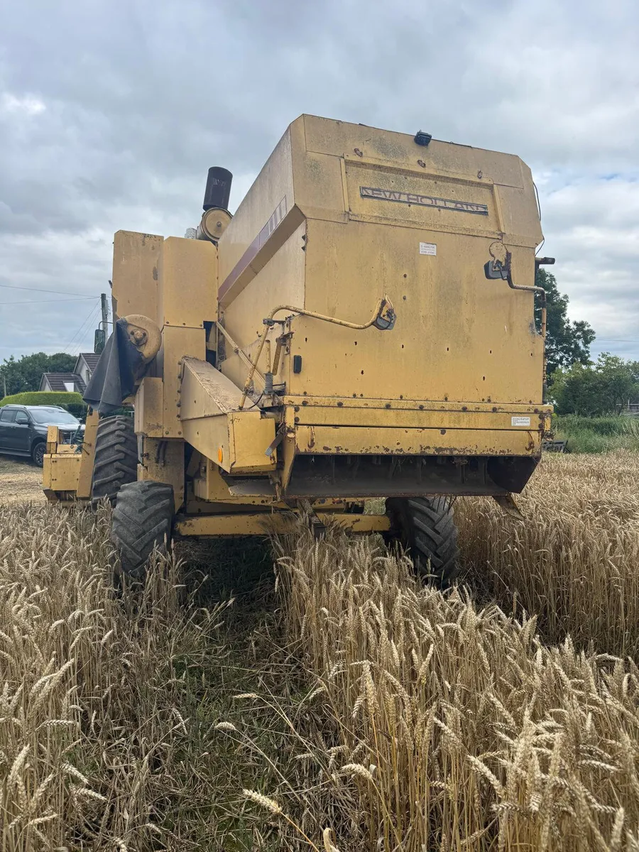 New Holland TX32 Combine Harvester - Image 3