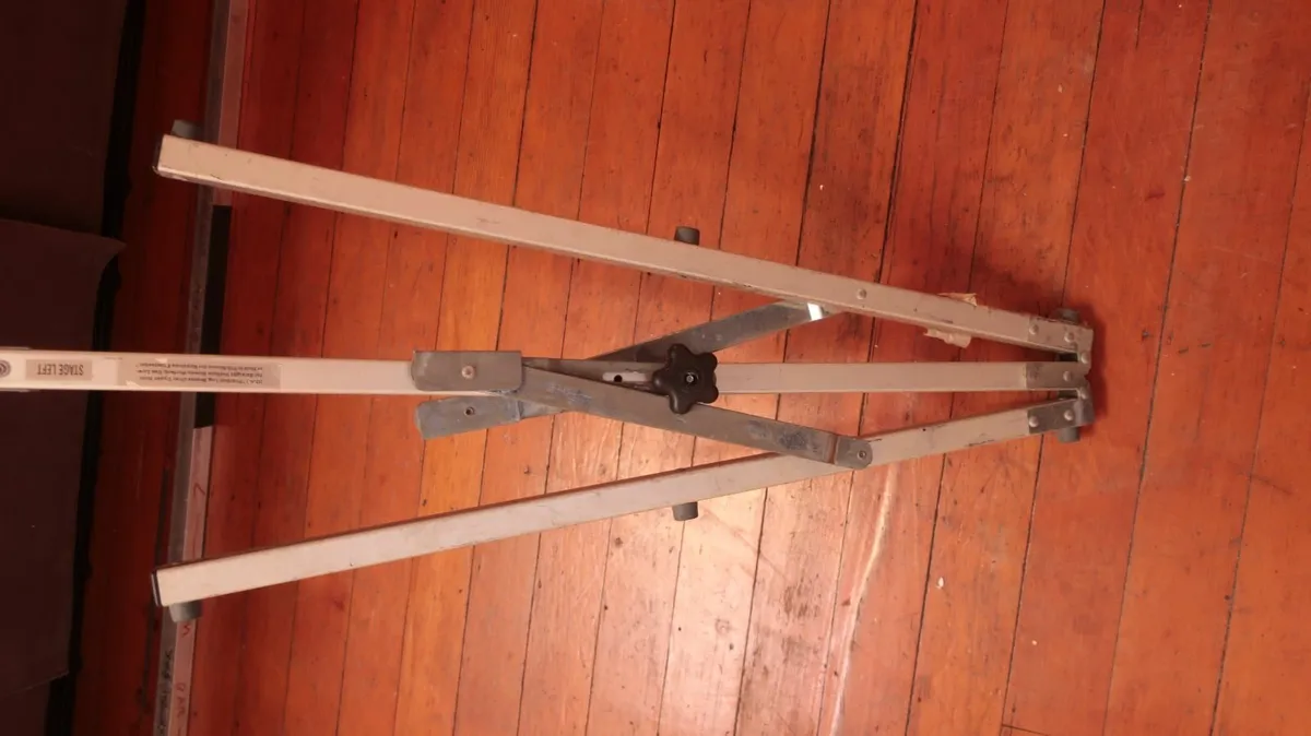 Projection screen, large. - Image 4