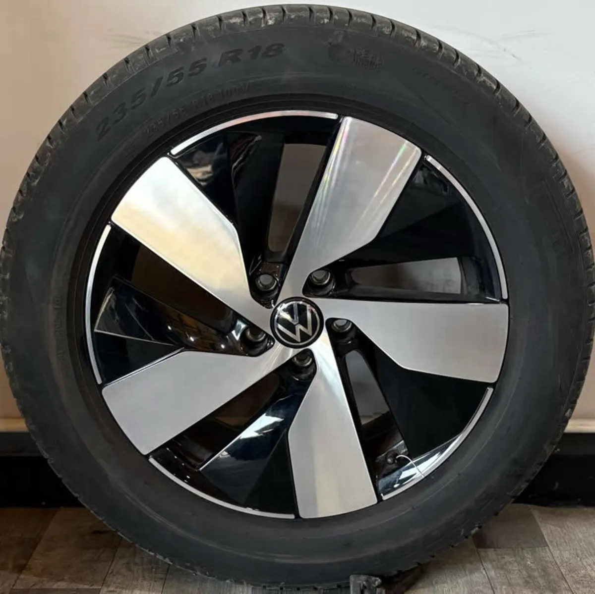 18" Genuine VW TIGUAN Mk3 BOLOGNA AlloyS/Pirellis - Image 2