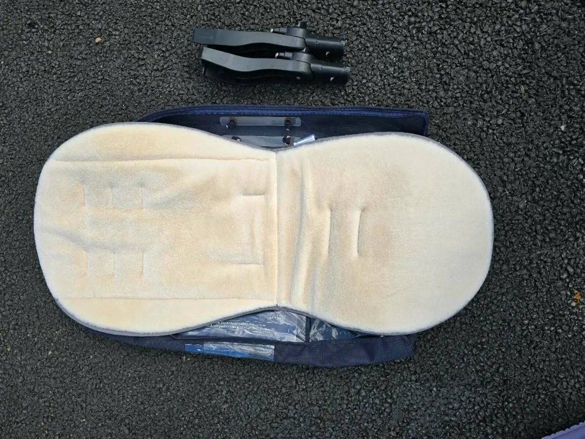 Egg 2 pram and stroller plus accessories - Image 4