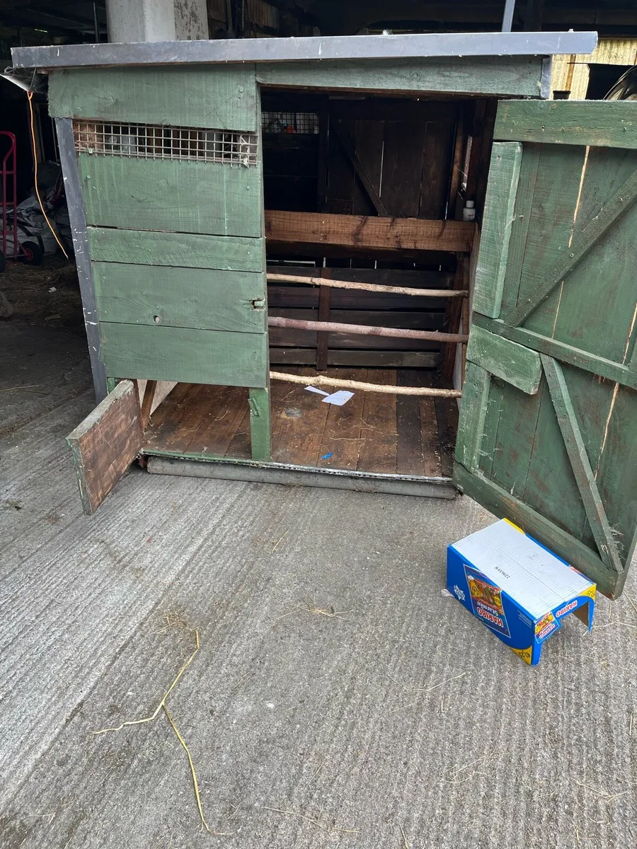 Hen boxes for sale - Image 1