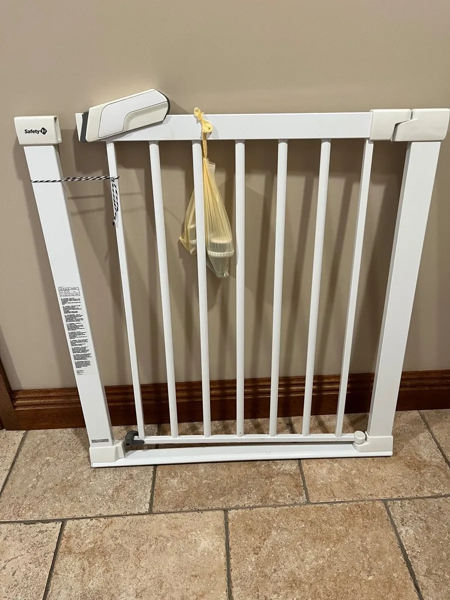 3 Baby gates need them gone asap - Image 2