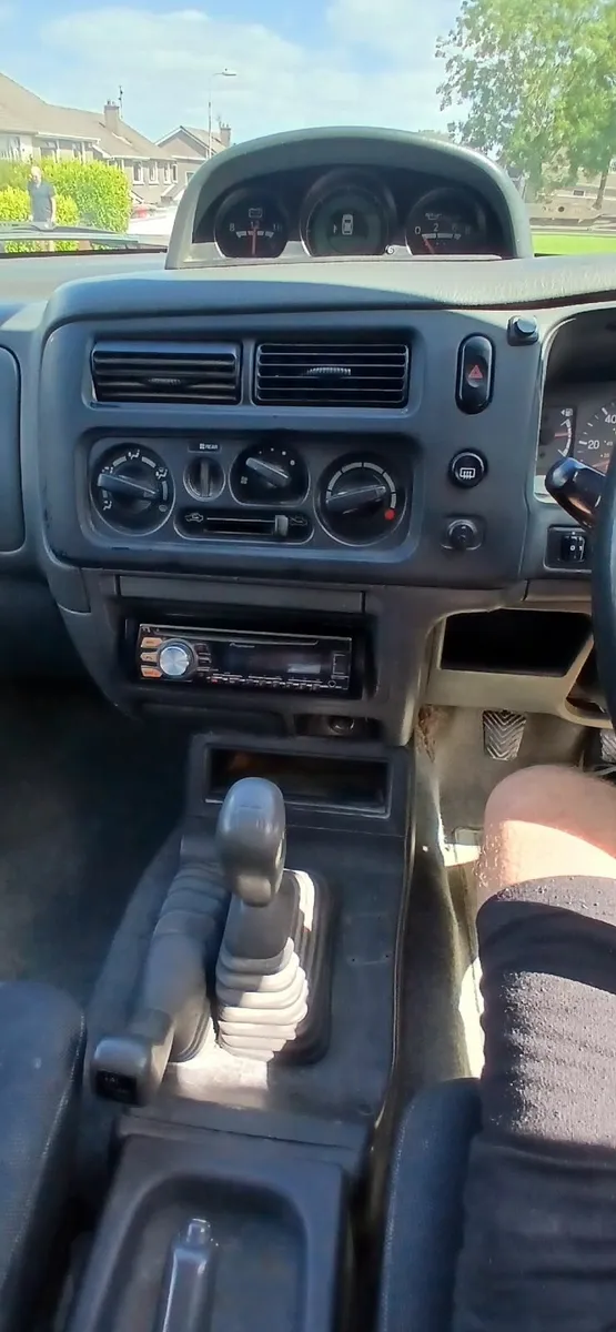 Mitsubishi Pajero 2000 - Image 3