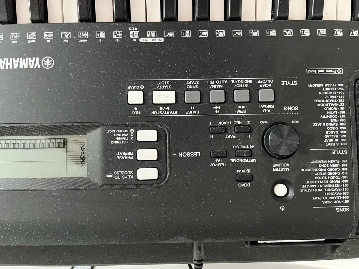 Yamaha keyboard - Image 4