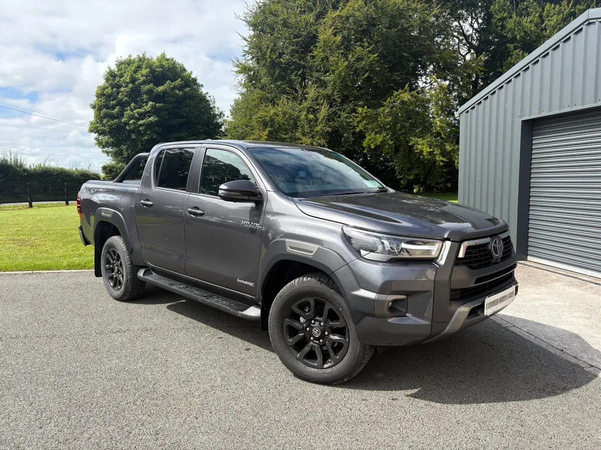 2025 Toyota Hilux Invincible X DELIVERY MILEAGE - Image 2