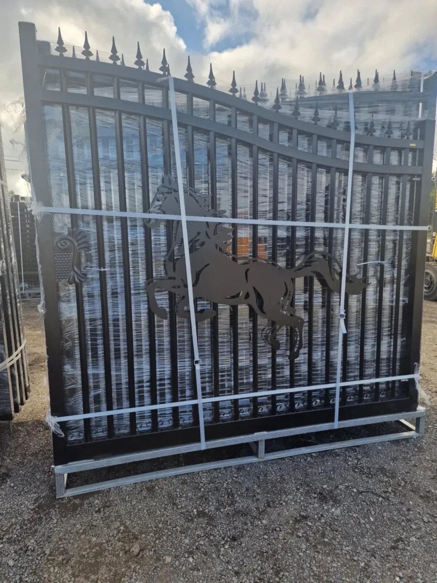 Entrance gates horse design - Image 3