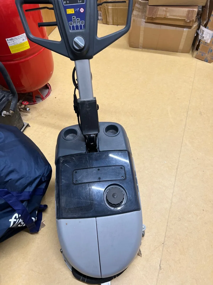 Nilfisk SC350 Battery Scrubber Dryer - Image 2