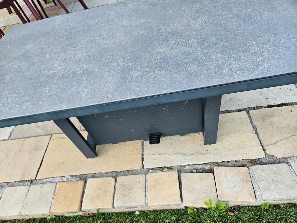 Adjustable height garden table - Image 1