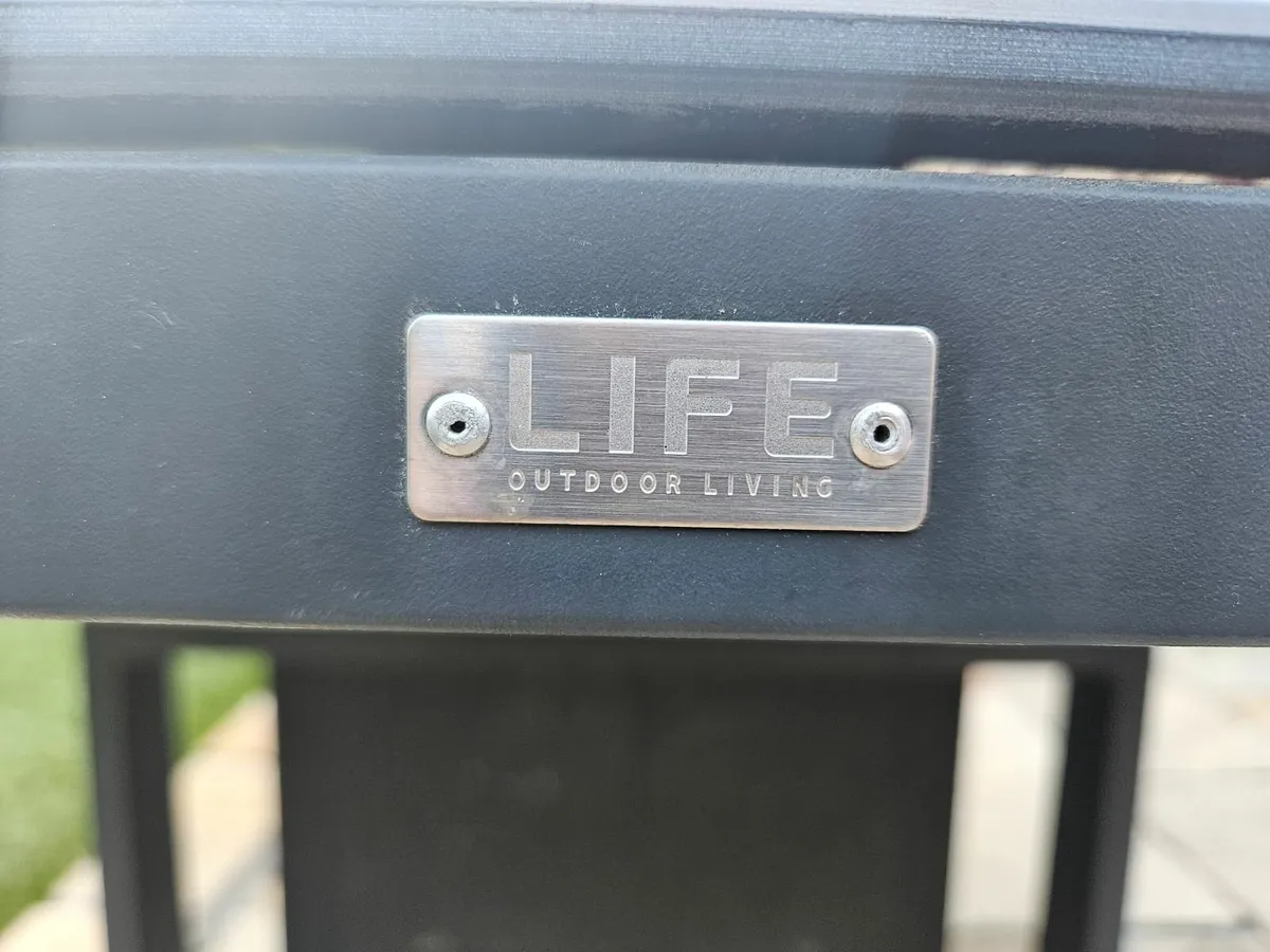 Adjustable height garden table - Image 2