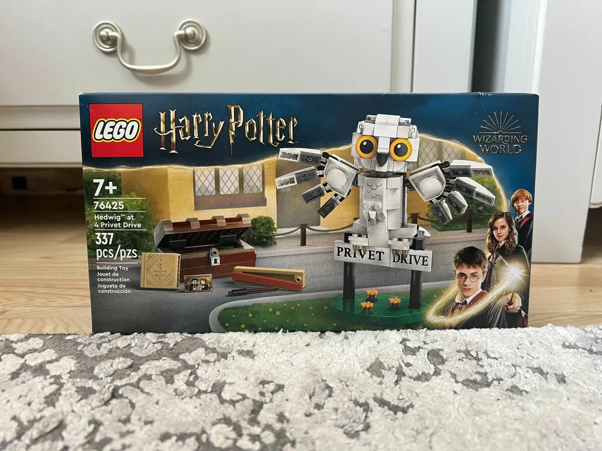 LEGO Hedwig at 4 Privet Drive - Image 1