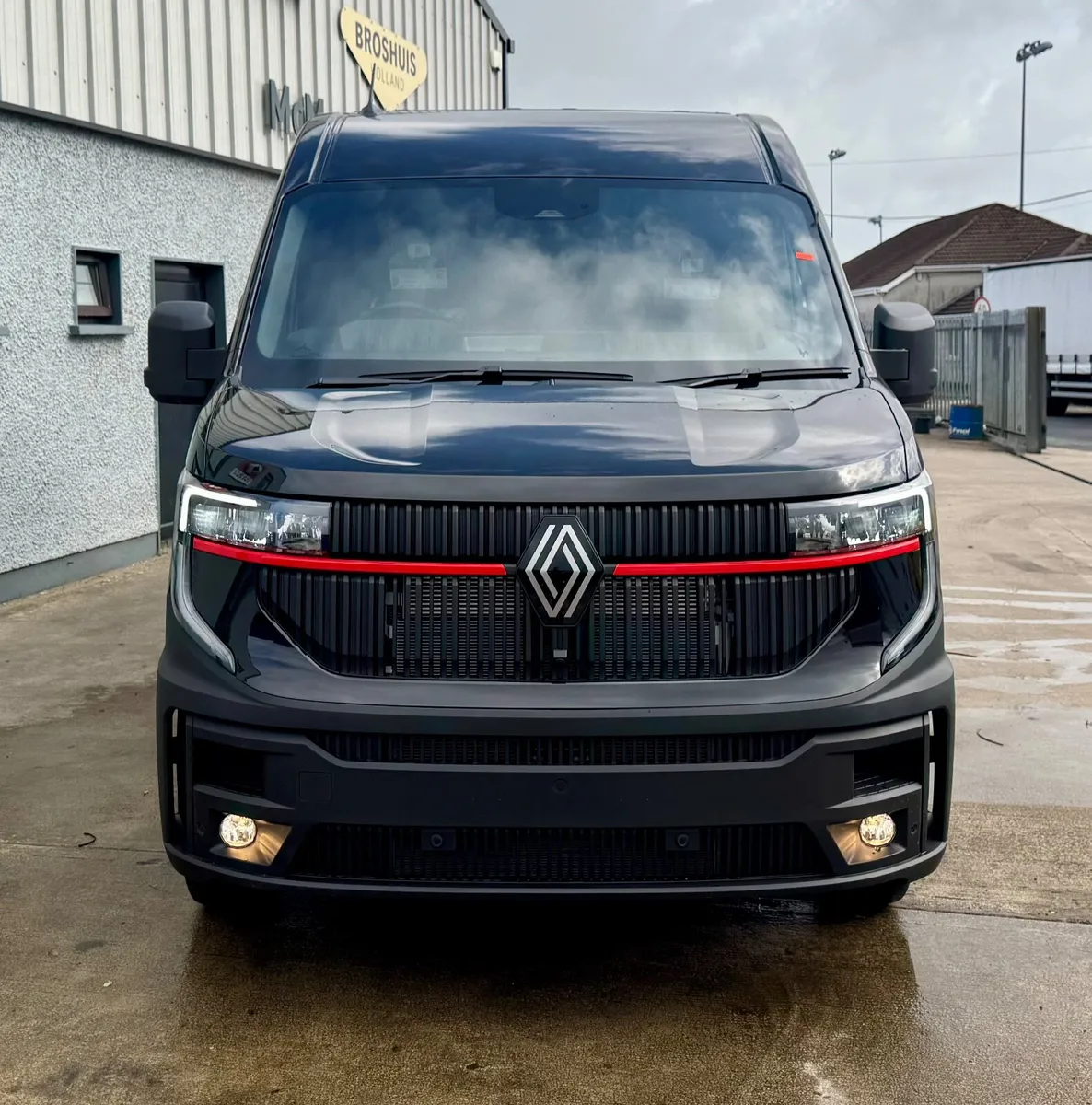 Renault master 170BHP AUTOMATIC - Image 2