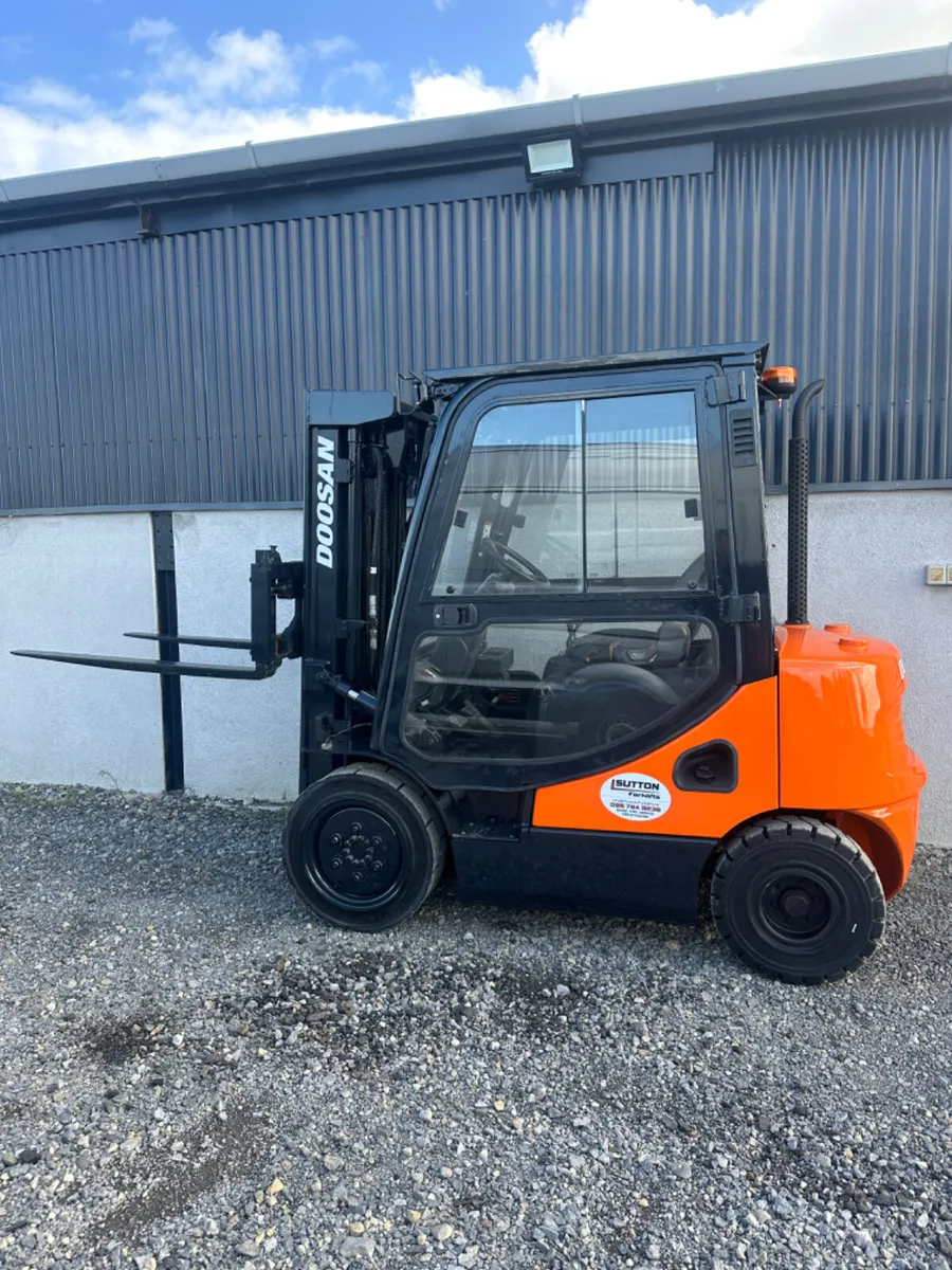 2016 Doosan Forklift - Full Cab - Image 1