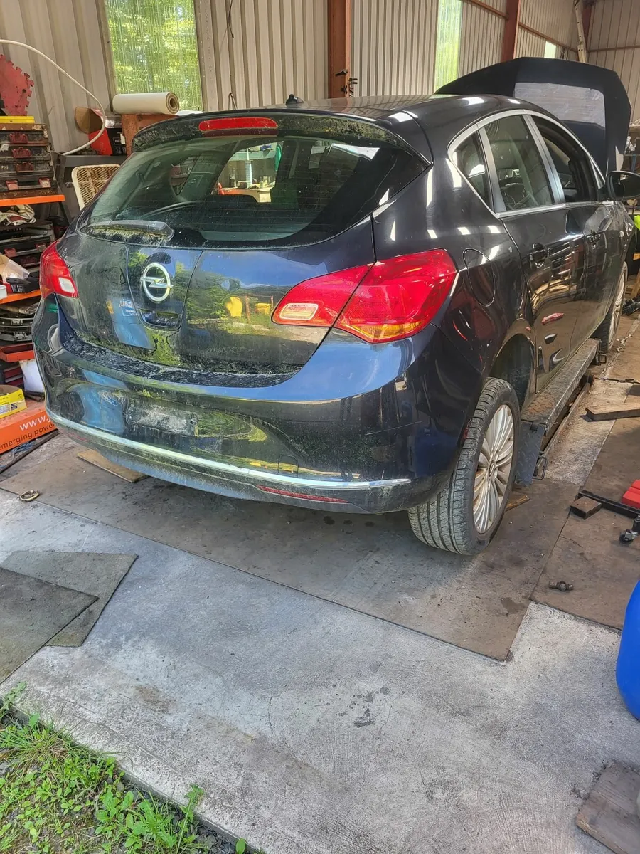 2015 Opel astra diesel - Image 4